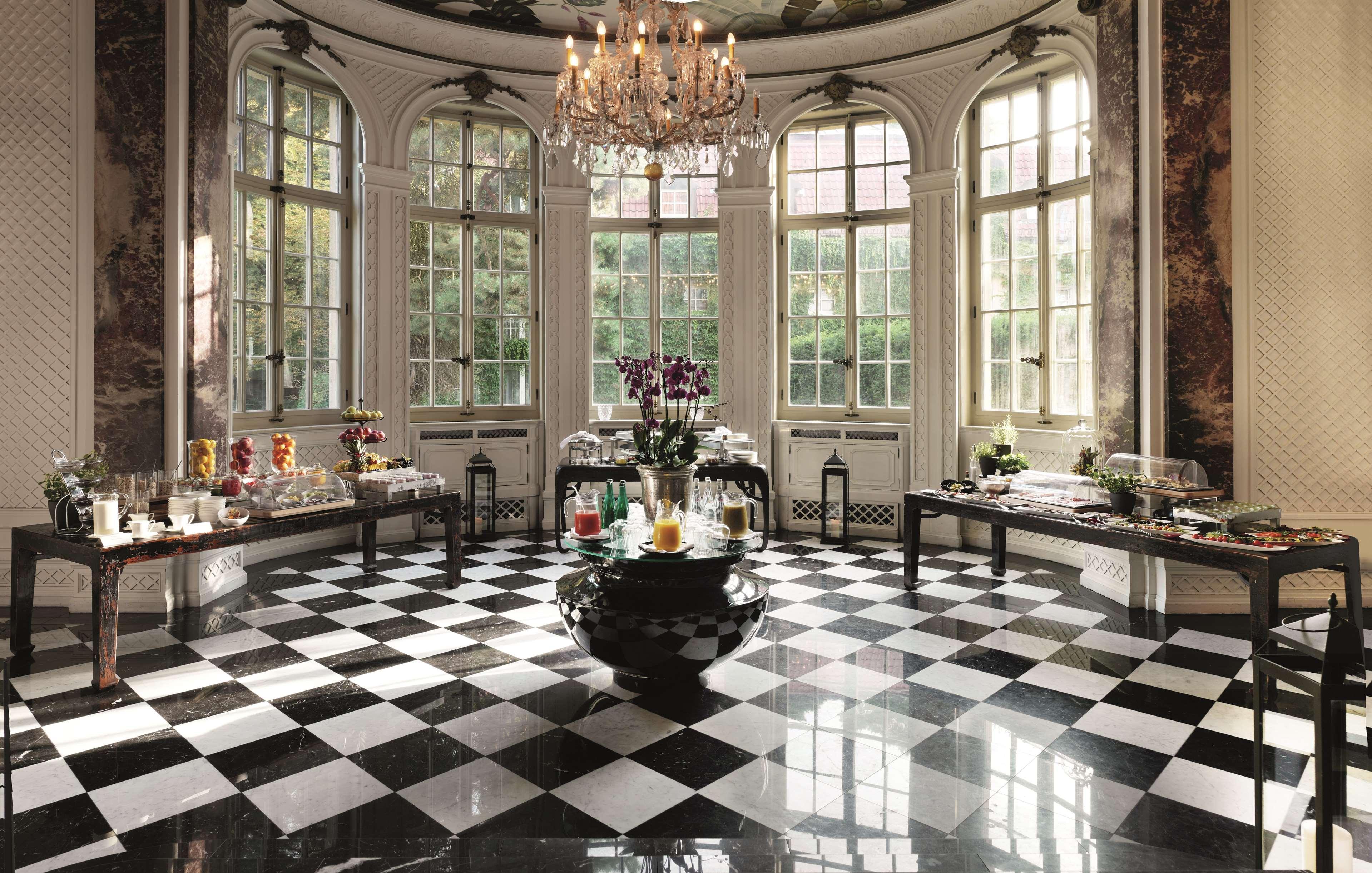 Schlosshotel Berlin Zewnętrze zdjęcie The lobby of the Mandarin Oriental, Munich