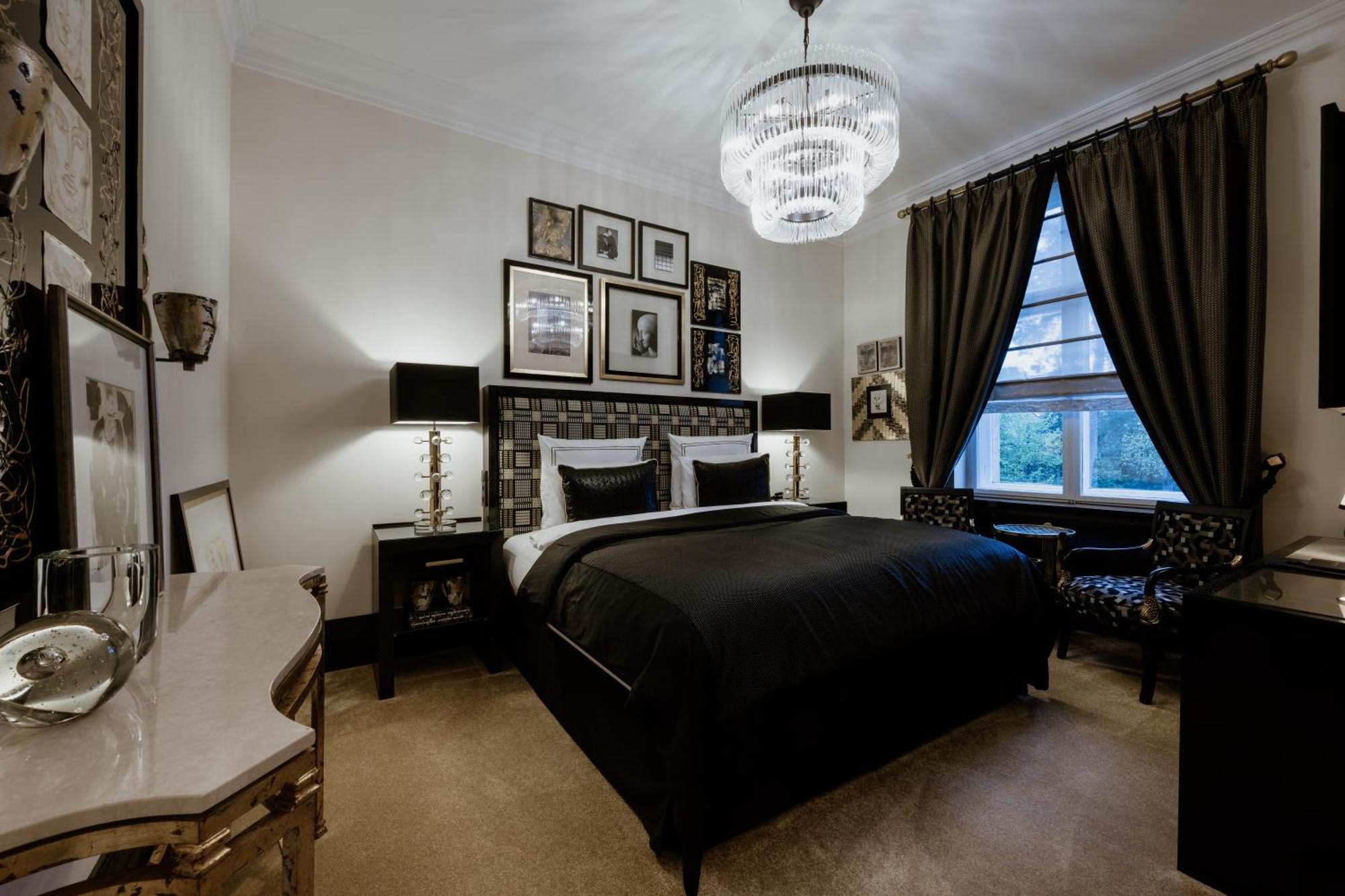 Schlosshotel Berlin Zewnętrze zdjęcie A bedroom at the hotel