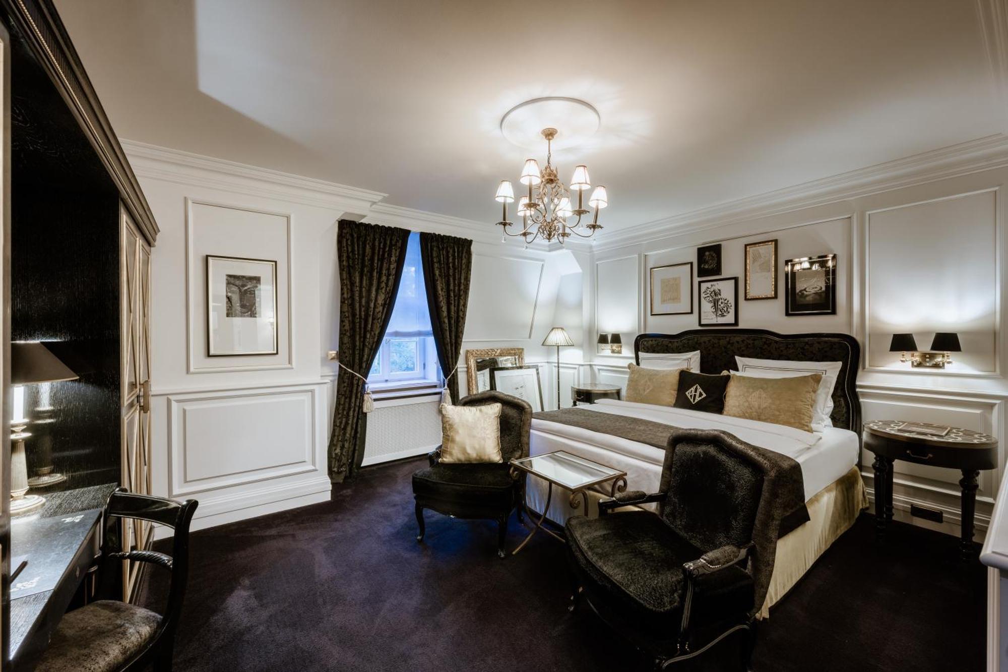 Schlosshotel Berlin Zewnętrze zdjęcie A suite at the hotel