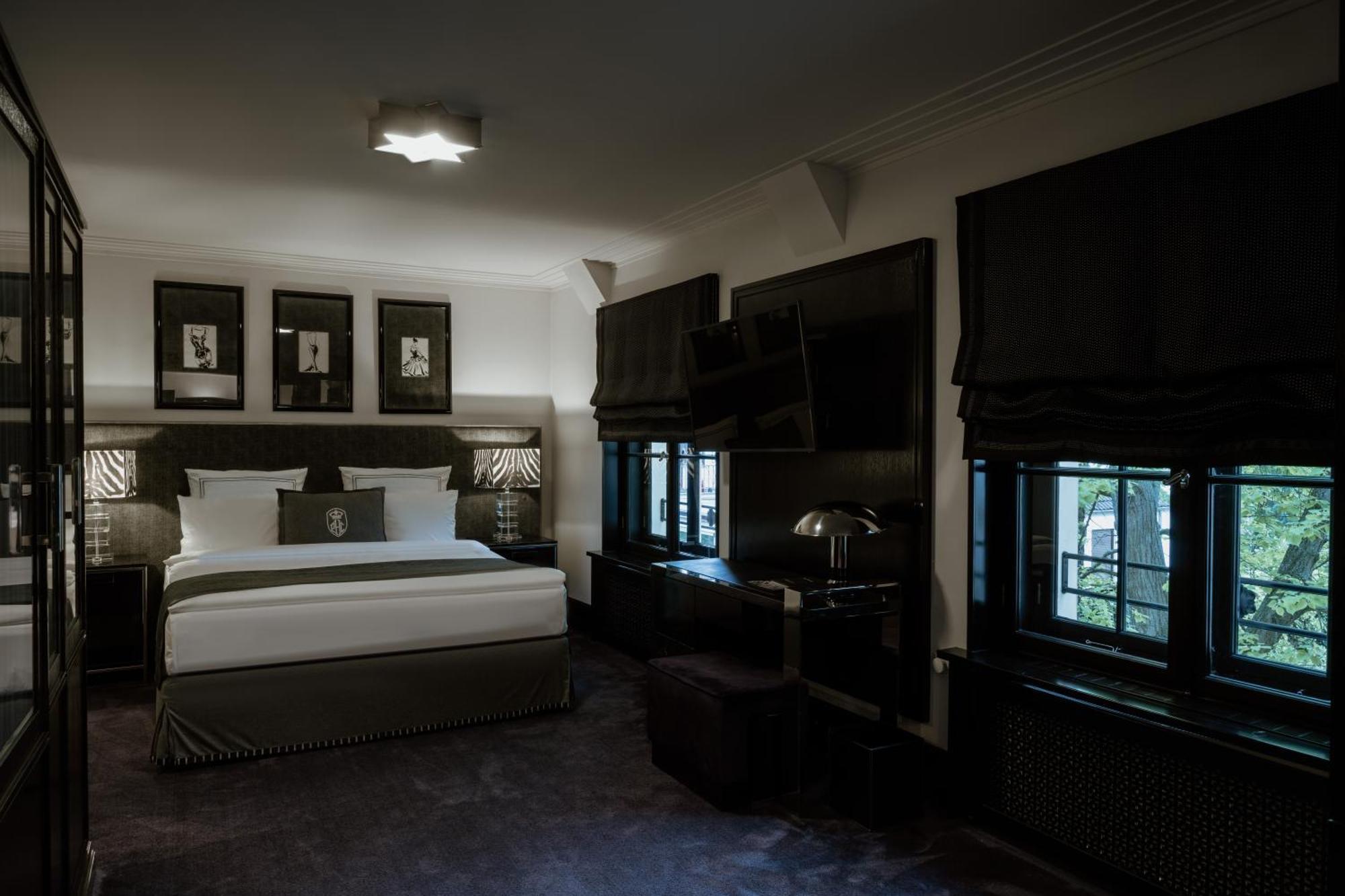 Schlosshotel Berlin Zewnętrze zdjęcie A room at the hotel