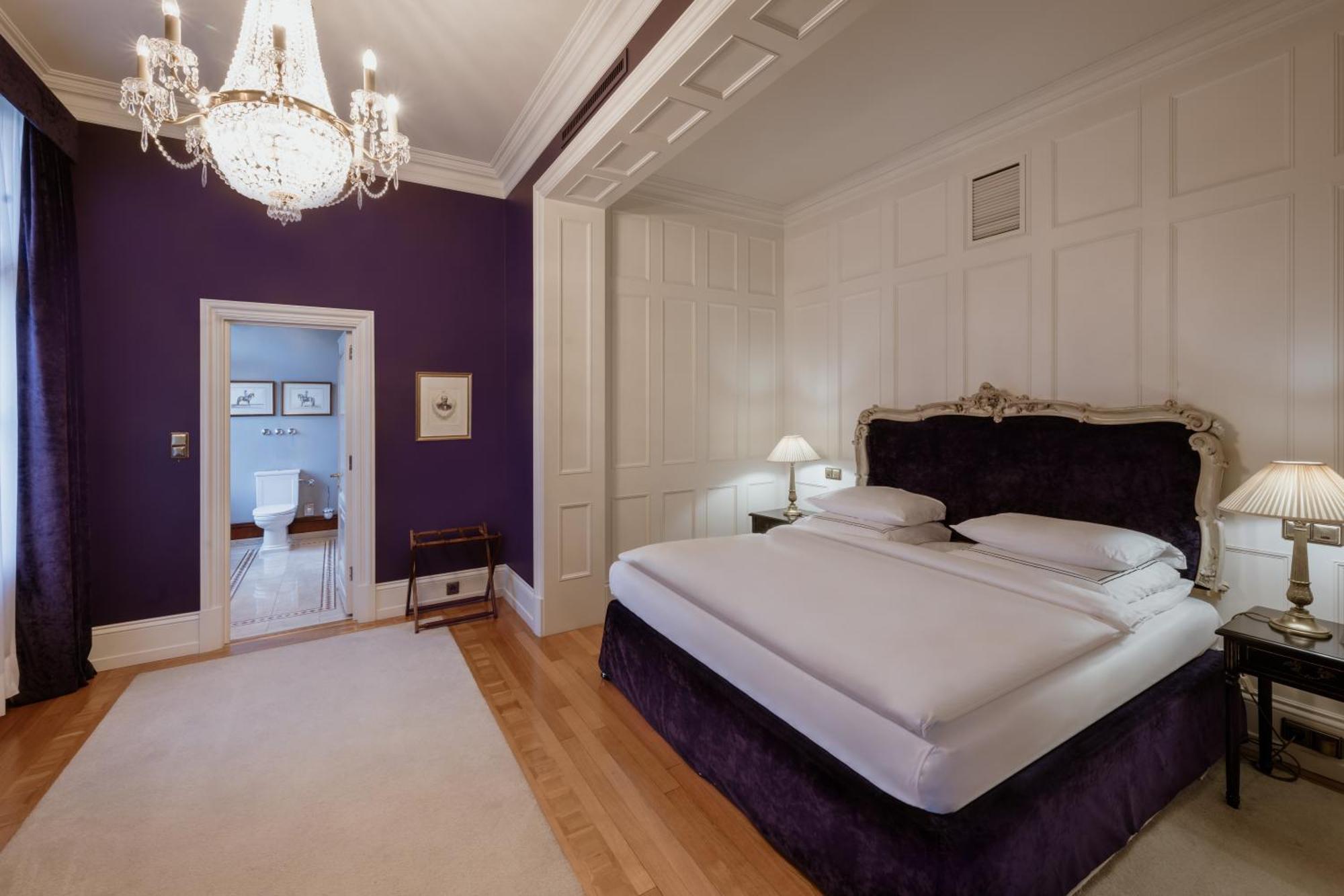 Schlosshotel Berlin Zewnętrze zdjęcie A bedroom at the hotel