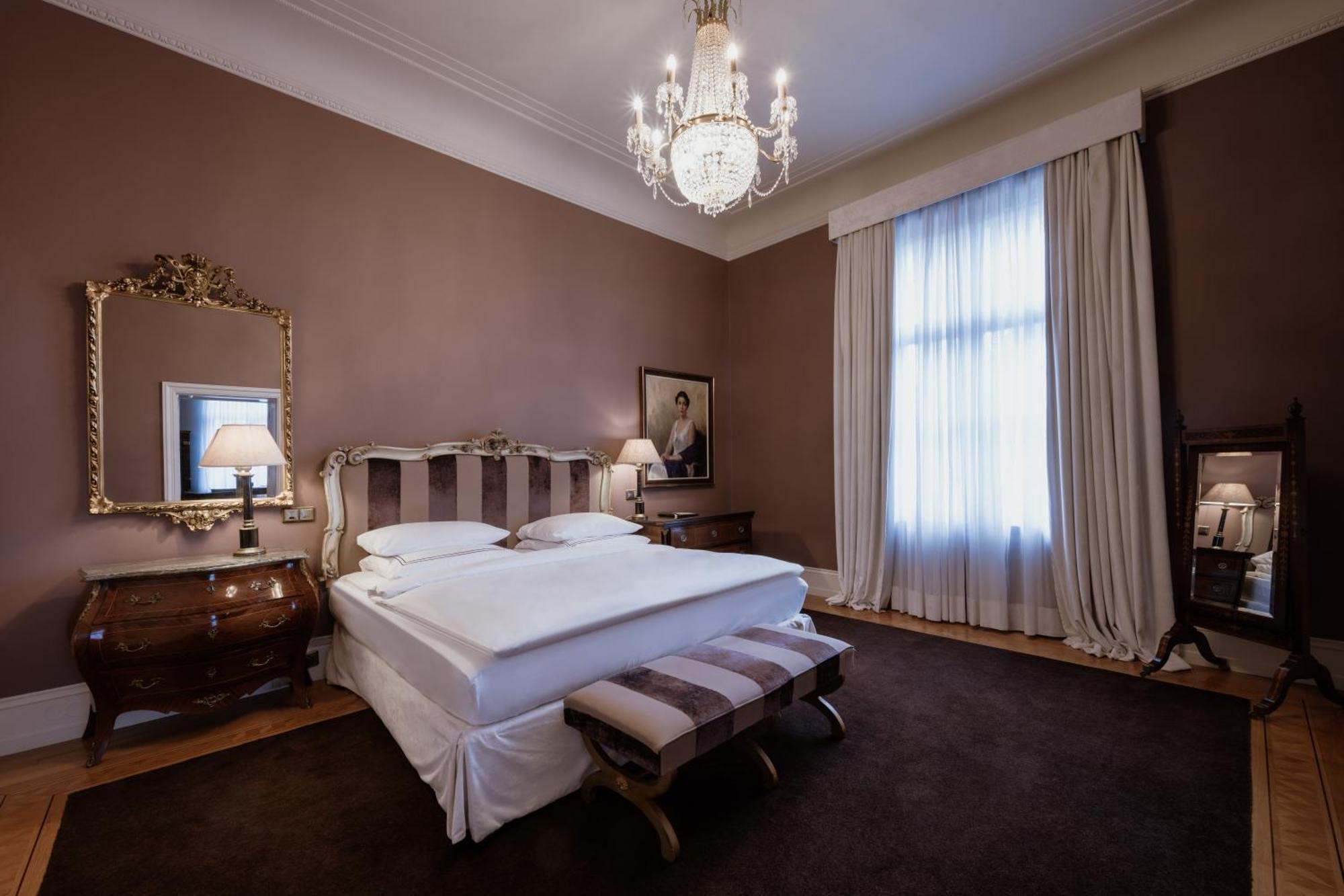 Schlosshotel Berlin Zewnętrze zdjęcie A room at the hotel