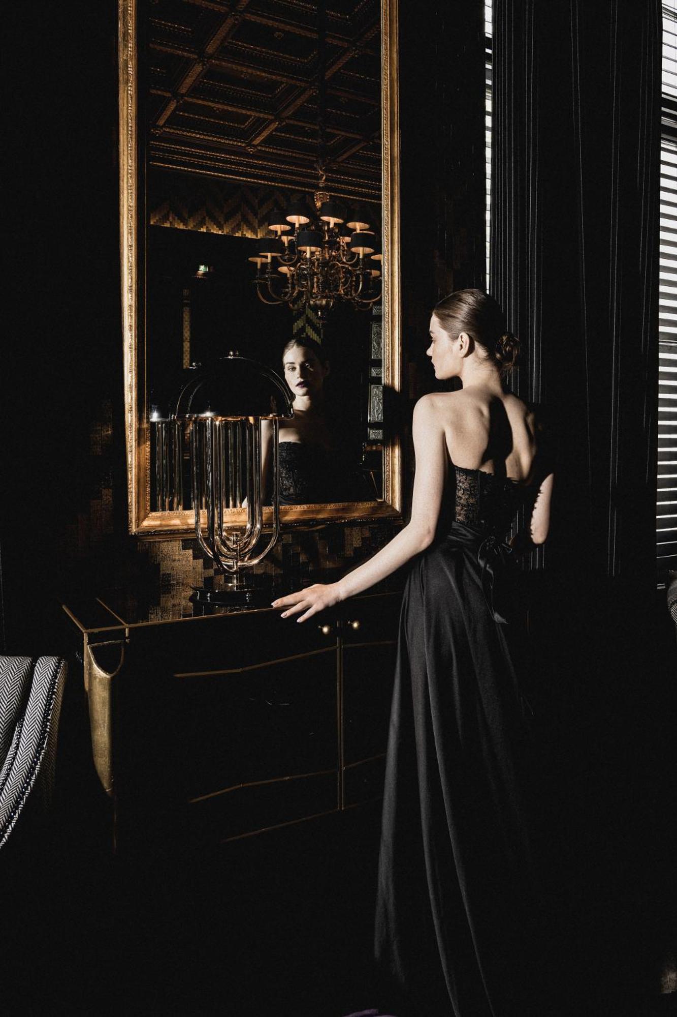 Schlosshotel Berlin Zewnętrze zdjęcie A model wearing a black dress