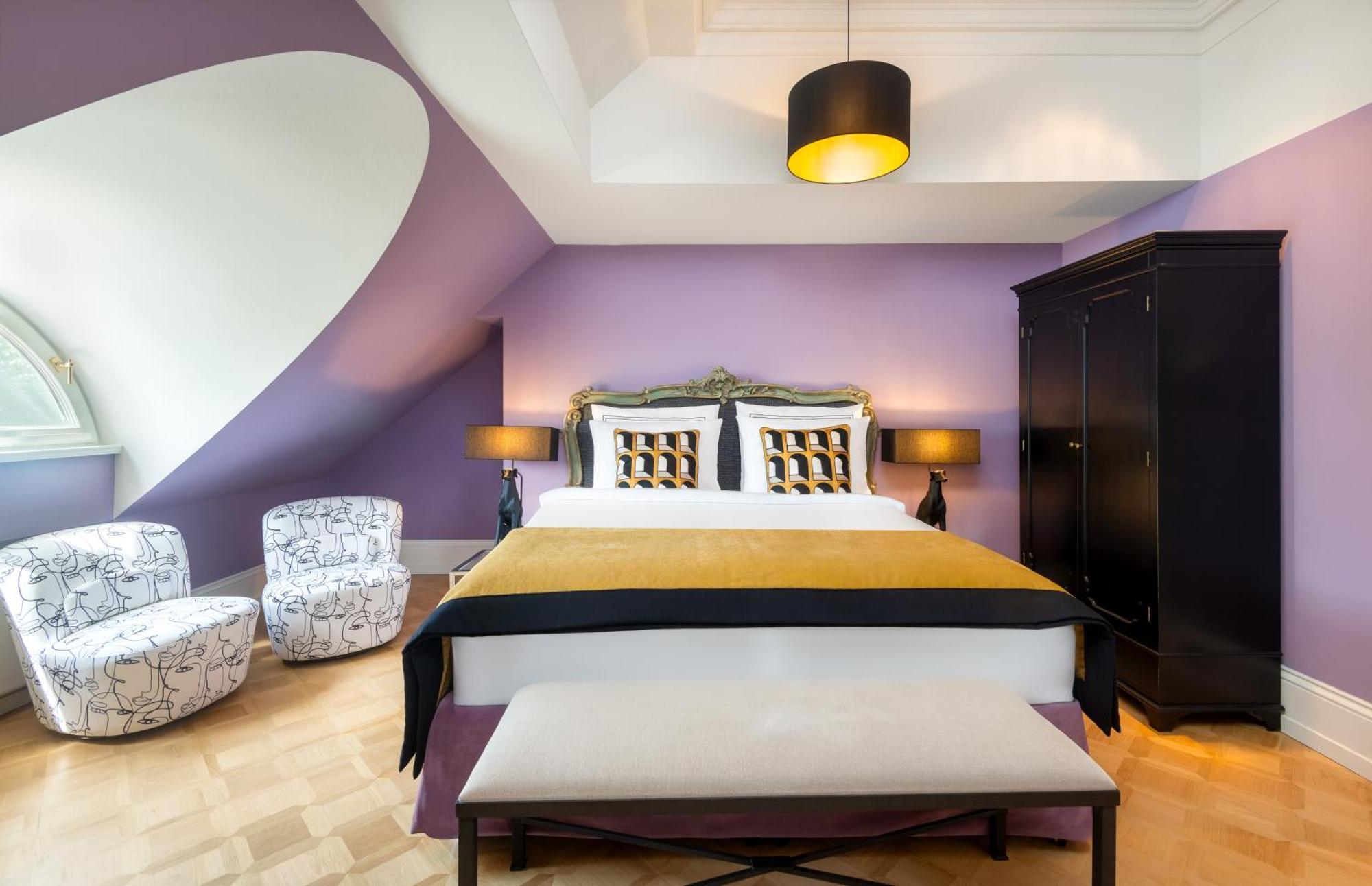 Schlosshotel Berlin Zewnętrze zdjęcie A bedroom at the hotel